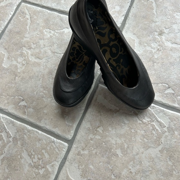 Fly London Yaz Shoes - Picture 1 of 8